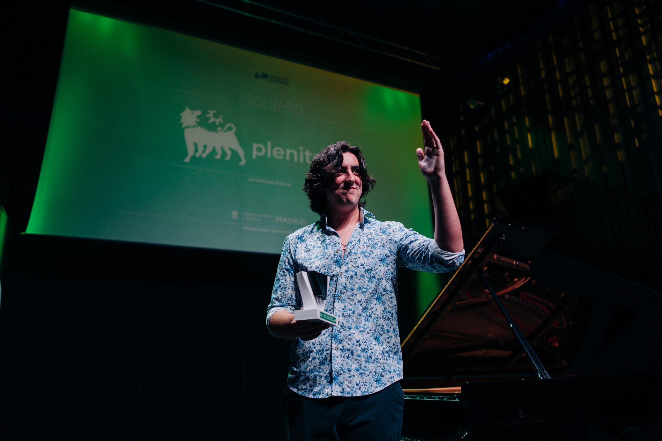 Manuel Moreno Ramírez con el Premio Plenitude
