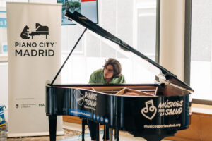 PianoCity25_010